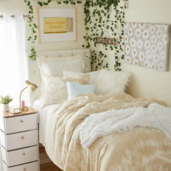 Dreamy Shibori Comforter And Sham Set -Best Homeware Shop 15 BE THE CHANGE 040 2