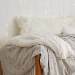 Shaggy Faux Fur Throw Blanket -Best Homeware Shop 4 3 d34704d0 7f30 4aee 804a bfeb07c17be2