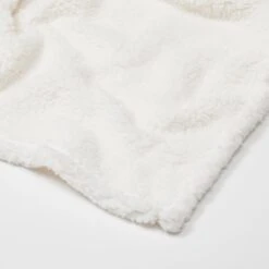 Fuzzy Fleece Throw Blanket -Best Homeware Shop 53 THRO21 THW FUZZYFLEECE NAT DET 003