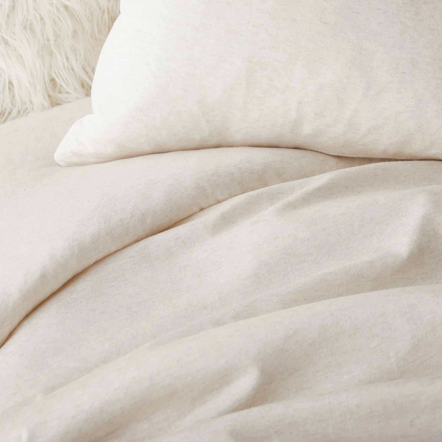 Logan T-Shirt Jersey Comforter and Sham Set Logan T-Shirt Jersey Comforter And Sham Set -Best Homeware Shop Neutral Jersey Detail