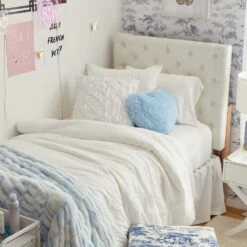 Sophia Heart Faux Fur Pillow -Best Homeware Shop RoomAltImage 89807ea0 71d5 4481 aacd fb0db1b325cc