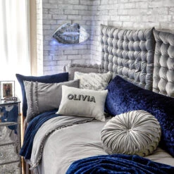 Lips Mirrored Acrylic Wall Art -Best Homeware Shop SC1915 Dormify 1667 1dc4646c 1e4b 434d b2d0 82250c45e8a3