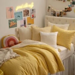 Good Vibes Only Neon Sign -Best Homeware Shop Yellow 104 1500x1500 fafc9497 b856 4e79 9912 ae1a0902f6d6